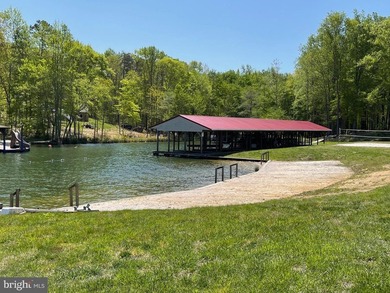 Premium lake access lot in Noah's Landing Subdivision, located - photo 6