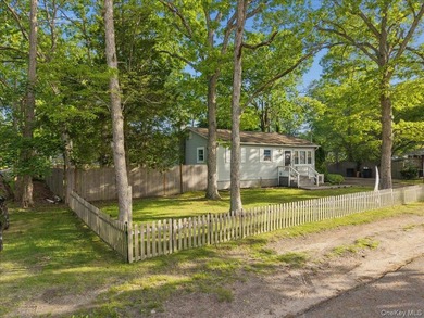 Opportunity Knocks in Mastic Beach! Situated on a spacious - photo 5