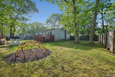 Opportunity Knocks in Mastic Beach! Situated on a spacious - photo 6