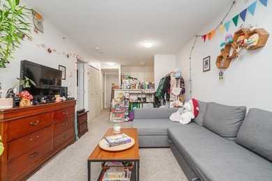 TREMENDOUS VALUE. One of the best price-per-square-foot options - photo 11