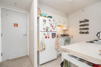 TREMENDOUS VALUE. One of the best price-per-square-foot options - photo 12