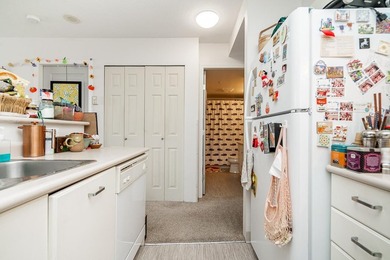 TREMENDOUS VALUE. One of the best price-per-square-foot options - photo 14