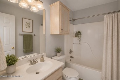 Welcome to this precious 3-bedroom, 2-bathrooms starter home - photo 18