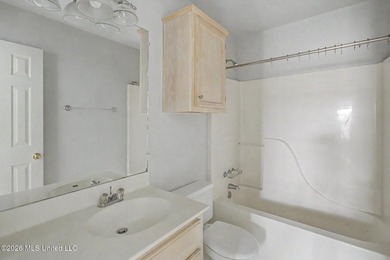 Welcome to this precious 3-bedroom, 2-bathrooms starter home - photo 19