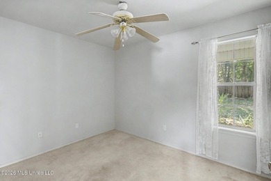 Welcome to this precious 3-bedroom, 2-bathrooms starter home - photo 20