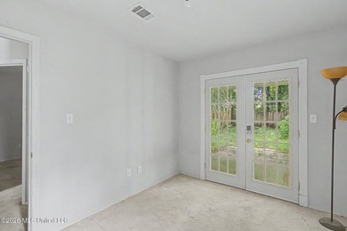 Welcome to this precious 3-bedroom, 2-bathrooms starter home - photo 25