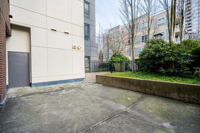 TREMENDOUS VALUE. One of the best price-per-square-foot options - photo 30