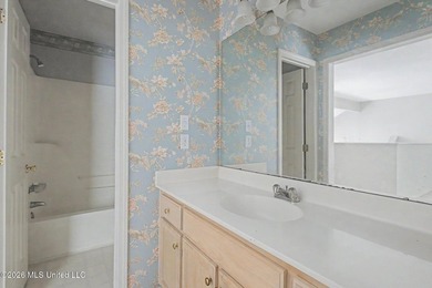 Welcome to this precious 3-bedroom, 2-bathrooms starter home - photo 31