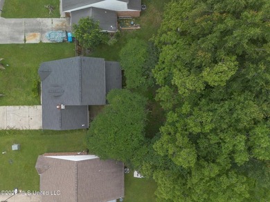 Welcome to this precious 3-bedroom, 2-bathrooms starter home - photo 34