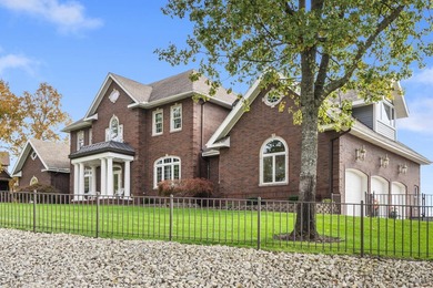 Welcome to an extraordinary lakefront estate in the prestigious - photo 1