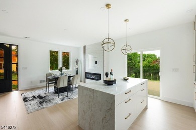 COMMUTER'S DREAM EXQUISITE NEW EAST FACING CONTEMPORARY MODERN - photo 12