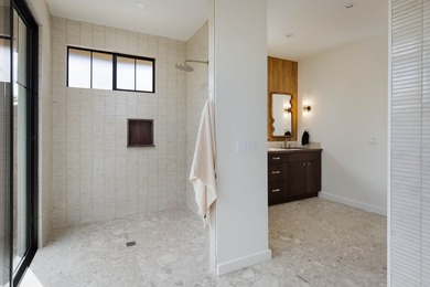 This beautifully designed 4-bedroom, 3-bath brand-new residence - photo 19