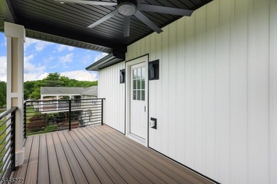 COMMUTER'S DREAM EXQUISITE NEW EAST FACING CONTEMPORARY MODERN - photo 31