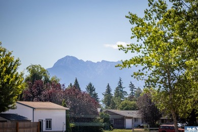 Wake up to breathtaking mountain views while enjoying the - photo 33