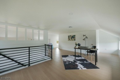 COMMUTER'S DREAM EXQUISITE NEW EAST FACING CONTEMPORARY MODERN - photo 37