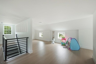 COMMUTER'S DREAM EXQUISITE NEW EAST FACING CONTEMPORARY MODERN - photo 38