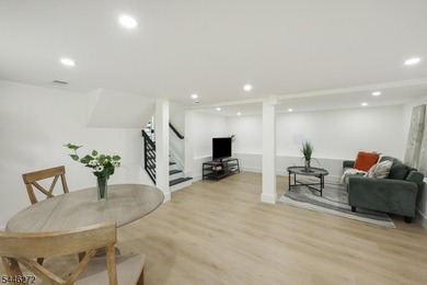 COMMUTER'S DREAM EXQUISITE NEW EAST FACING CONTEMPORARY MODERN - photo 41