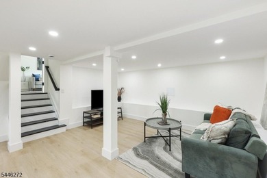 COMMUTER'S DREAM EXQUISITE NEW EAST FACING CONTEMPORARY MODERN - photo 42