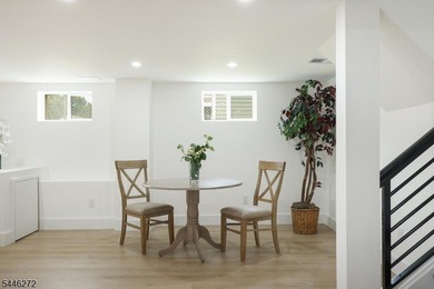 COMMUTER'S DREAM EXQUISITE NEW EAST FACING CONTEMPORARY MODERN - photo 43