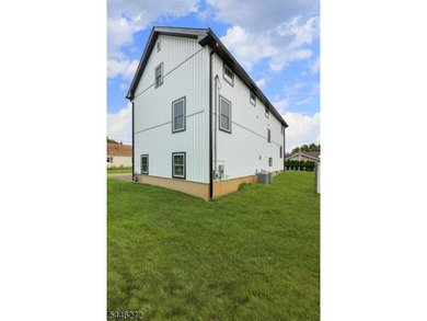 COMMUTER'S DREAM EXQUISITE NEW EAST FACING CONTEMPORARY MODERN - photo 47