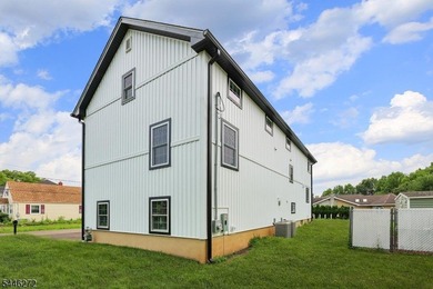 COMMUTER'S DREAM EXQUISITE NEW EAST FACING CONTEMPORARY MODERN - photo 48