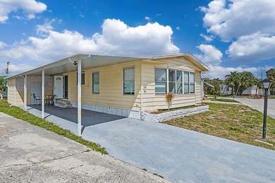 Centrally located with easy access to main roads, schools and - photo 1