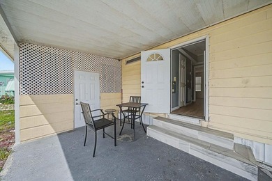 Centrally located with easy access to main roads, schools and - photo 4