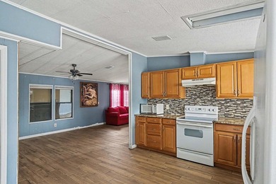 Centrally located with easy access to main roads, schools and - photo 6