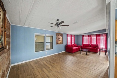 Centrally located with easy access to main roads, schools and - photo 7