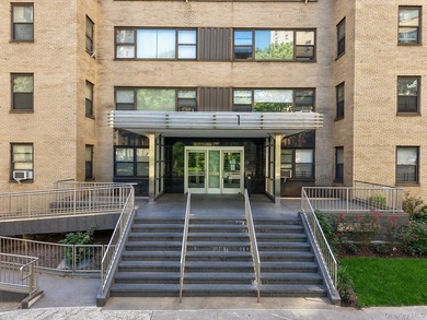 Spacious one-bedroom apartment in the desirable Fordham Hill - photo 2