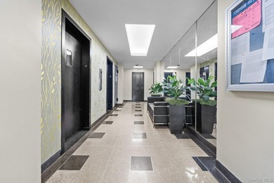 Spacious one-bedroom apartment in the desirable Fordham Hill - photo 4