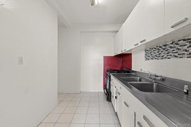 Spacious one-bedroom apartment in the desirable Fordham Hill - photo 9