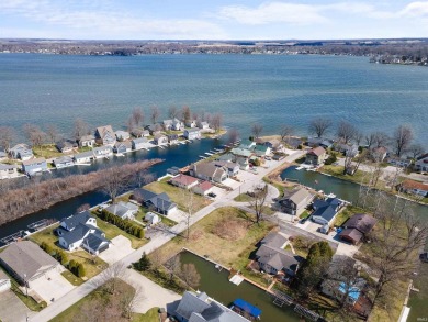 Lake Wawasee Lot For Sale in Syracuse Indiana