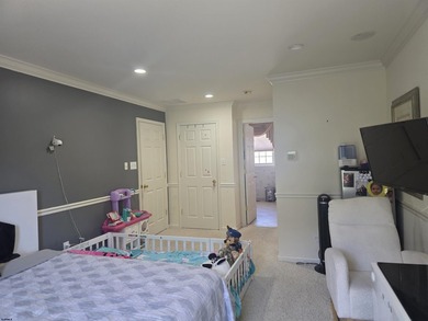 Welcome to Eagle's Glen! This exceptional former builder's model - photo 9