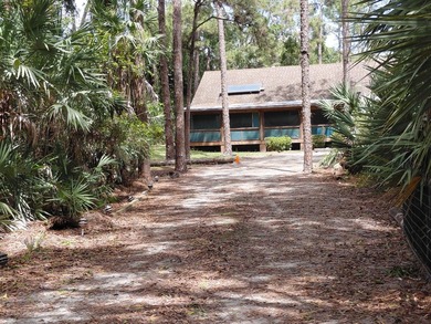 This 2-bedroom, 2-bathroom log cabin offers rustic charm. It is - photo 3