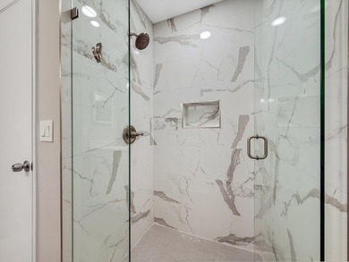 *** FULLY RENOVATED IN 2023 *** IMPACT WINDOWS! NEW FLOORS! NEW - photo 8