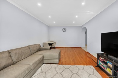 Large 2 bedroom home, offering rare square footage and - photo 2
