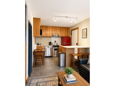 Enjoy this amazing opportunity to own a convenient ground floor - photo 4