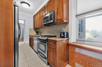 Large 2 bedroom home, offering rare square footage and - photo 4