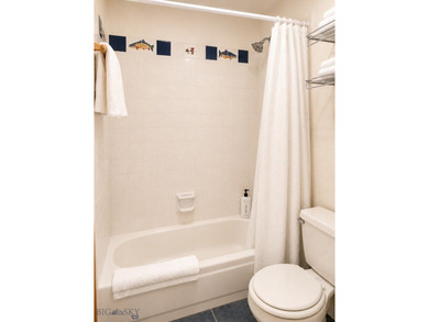 Enjoy this amazing opportunity to own a convenient ground floor - photo 6