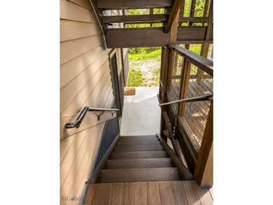 Enjoy this amazing opportunity to own a convenient ground floor - photo 8