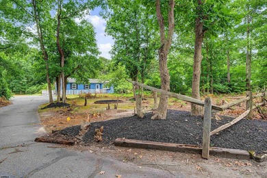 Welcome to this beautifully updated 3-bedroom, 2-bathroom ranch - photo 6