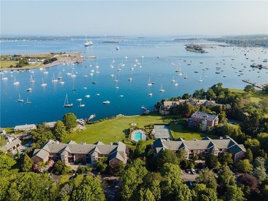 Perched on the top floor of the Bonniecrest estate, this - photo 1