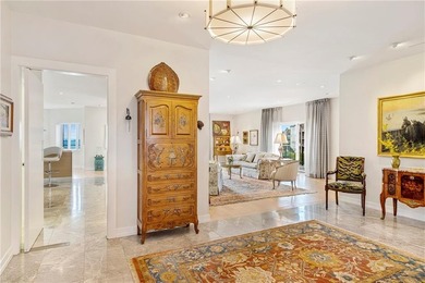 Perched on the top floor of the Bonniecrest estate, this - photo 3