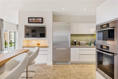 Perched on the top floor of the Bonniecrest estate, this - photo 10