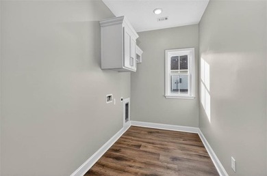 This MOVE IN READY, beautiful new construction home, located in - photo 15
