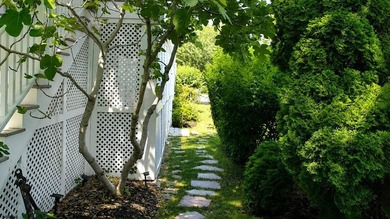 Located just a short walk to Cape May's beautiful beaches and - photo 7