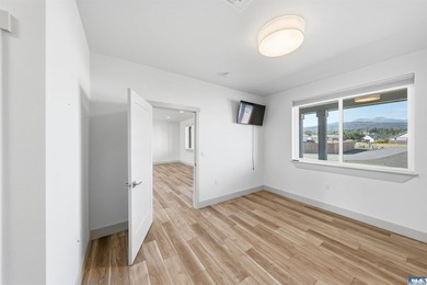 Beautiful custom home with those amazing mountain views to enjoy - photo 19