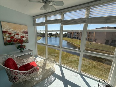 Beautiful condo 1 bedroom, 1.5 bath. Move in ready come totally - photo 20