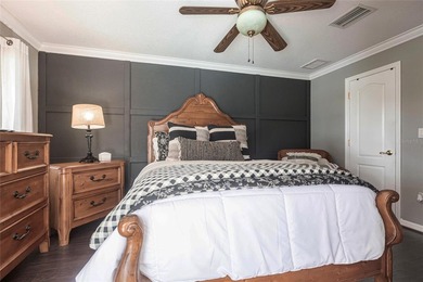 Huge price reduction! LAKEFRONT POOL HOME! Don't miss this - photo 21